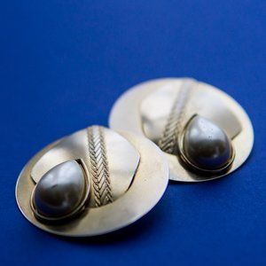 VTG RUNWAY GOLD DISC CLIP ONS